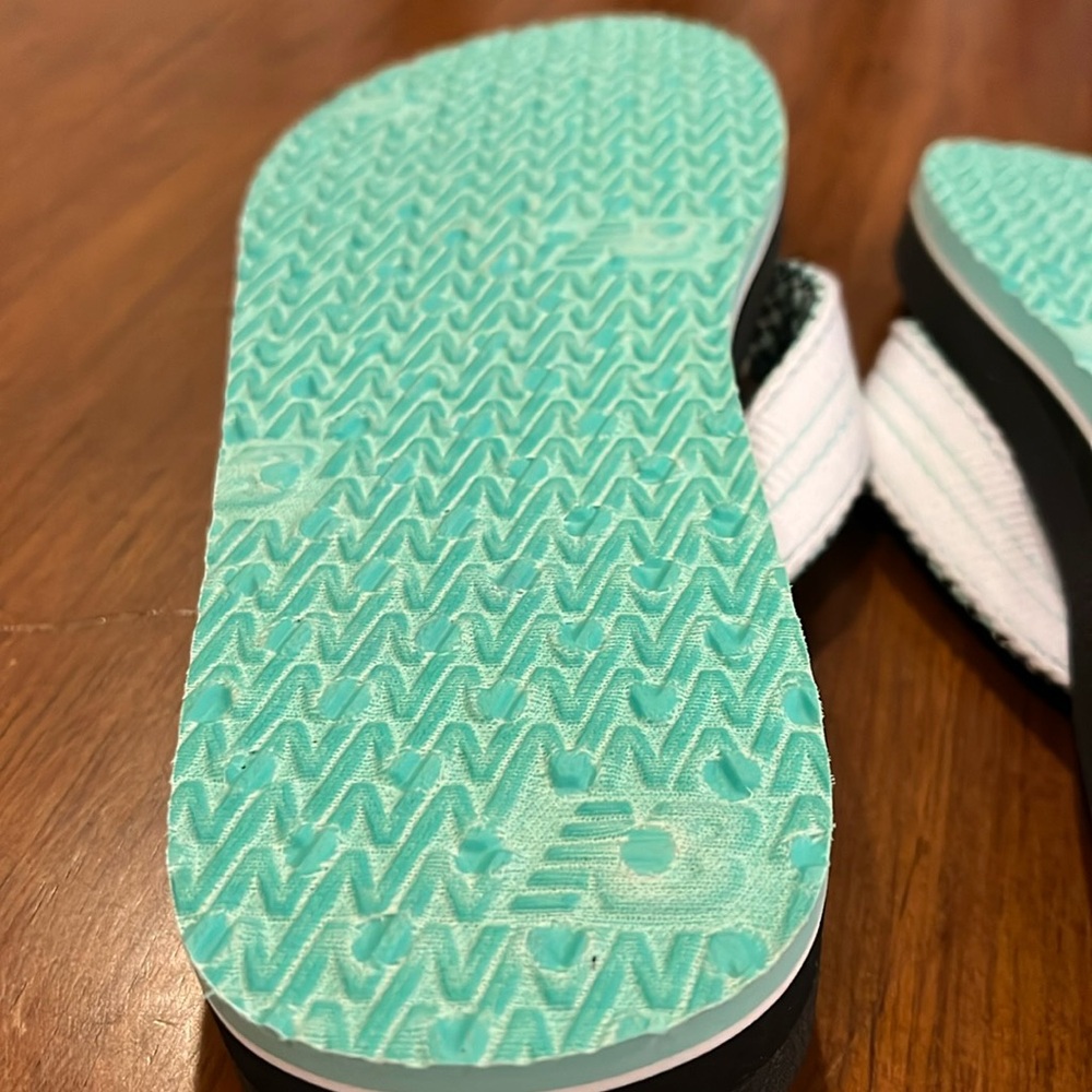 New Balance Madaket Thong Flip Flops Sandals new black green Women’s Size 7 - Picture 10 of 11
